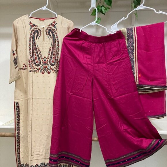 Cream colored Satin palazzo pant set with dupatta. - Picture 2 of 5